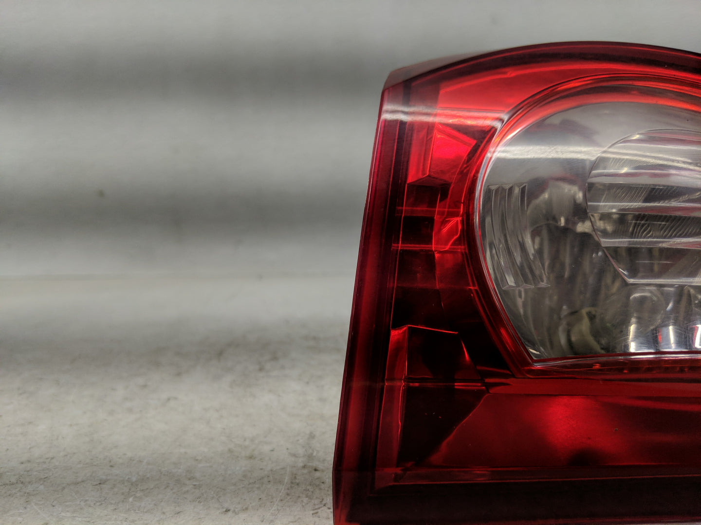 2011 Chevrolet Traverse Tail Light Assembly Passenger Right OEM P/N:25952323 Fits OEM Used Auto Parts - Oemusedautoparts1.co