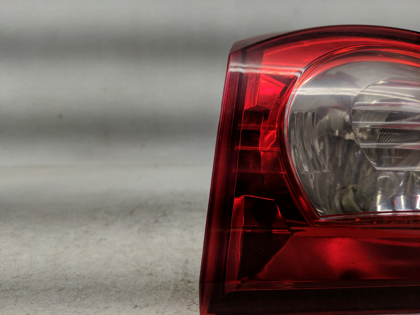 2011 Chevrolet Traverse Tail Light Assembly Passenger Right OEM P/N:25952323 Fits OEM Used Auto Parts - Oemusedautoparts1.co