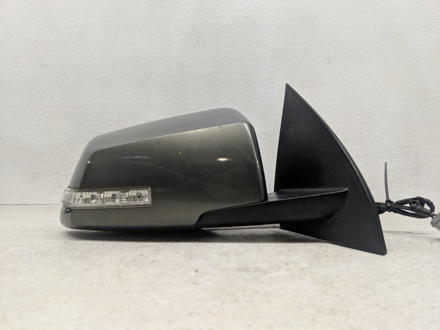 2011 Chevrolet Traverse Passenger Side View Mirror - Right Door Mirror OEM Used - Oemusedautoparts1.com