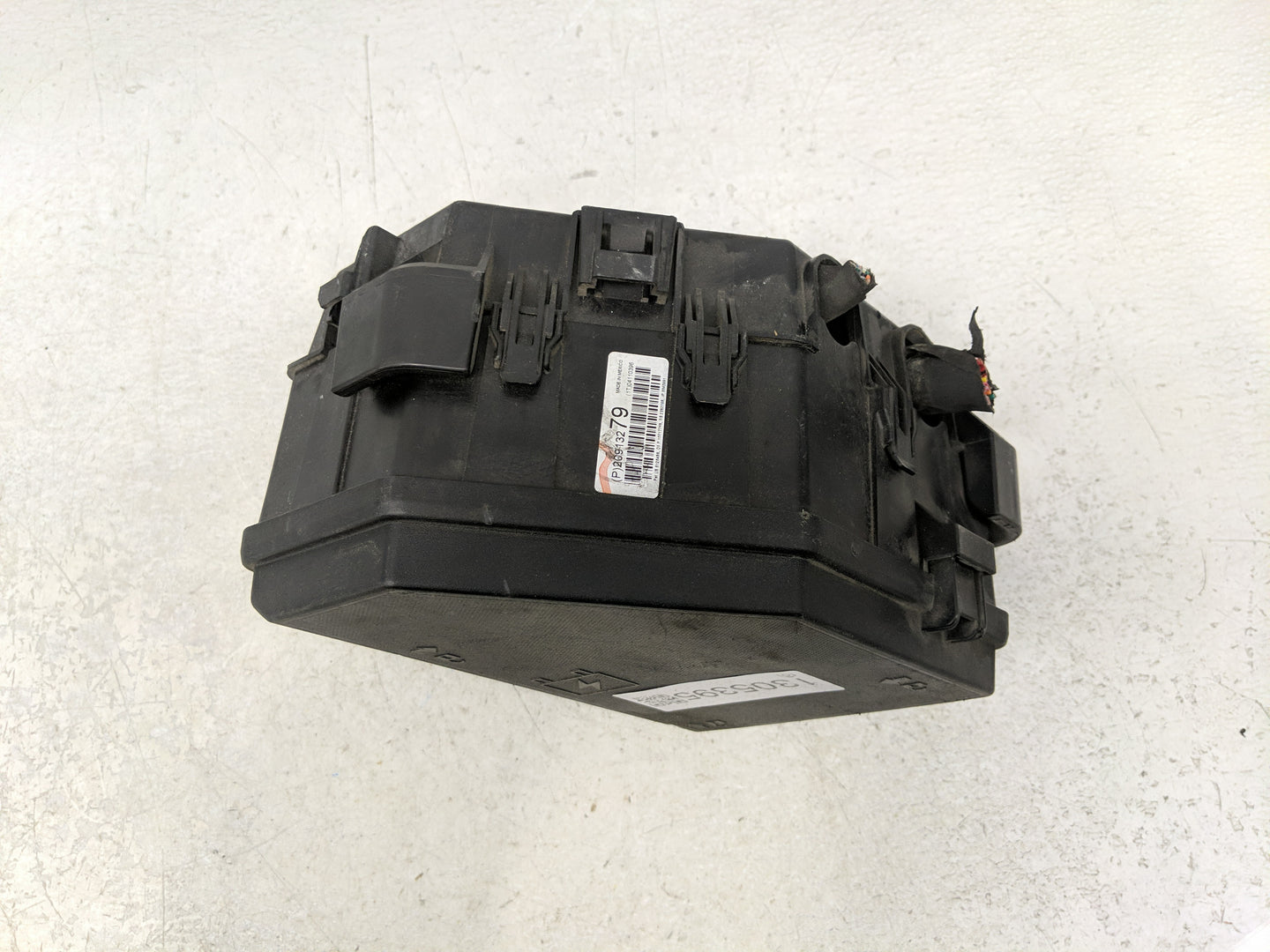 2011 Chevrolet Traverse Fusebox Fuse Box Panel Relay Module P/N:20913279 Fits OEM Used Auto Parts - Oemusedautoparts1.com
