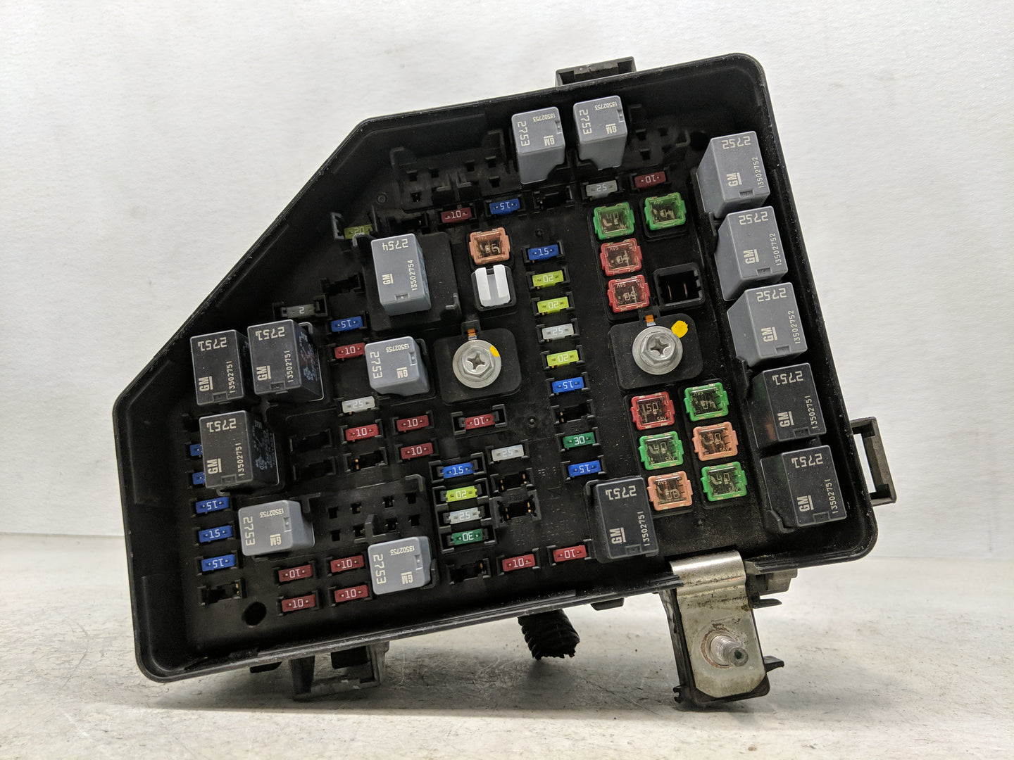 2011 Chevrolet Traverse Fusebox Fuse Box Panel Relay Module P/N:20913279 Fits OEM Used Auto Parts - Oemusedautoparts1.com