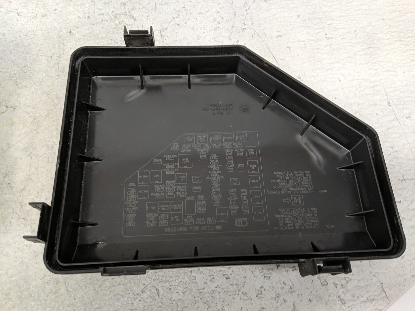 2011 Chevrolet Traverse Fusebox Fuse Box Panel Relay Module P/N:20913279 Fits OEM Used Auto Parts - Oemusedautoparts1.com