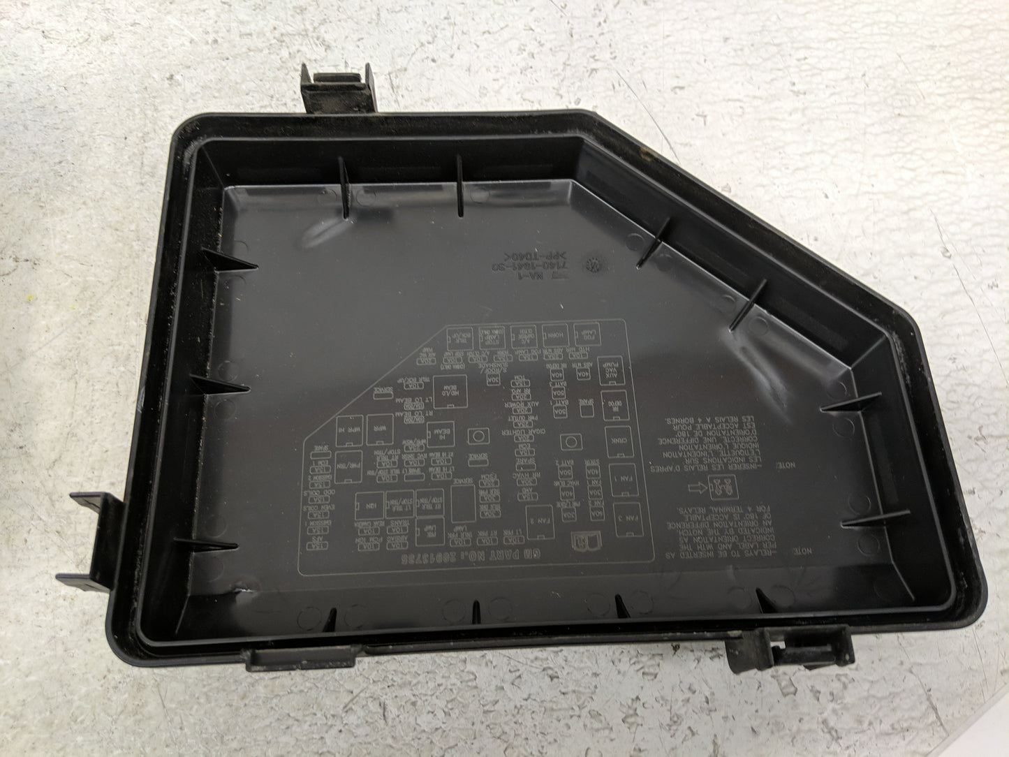2011 Chevrolet Traverse Fusebox Fuse Box Panel Relay Module P/N:20913279 Fits OEM Used Auto Parts - Oemusedautoparts1.com