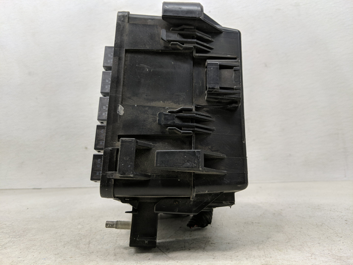 2011 Chevrolet Traverse Fusebox Fuse Box Panel Relay Module P/N:20913279 Fits OEM Used Auto Parts - Oemusedautoparts1.com