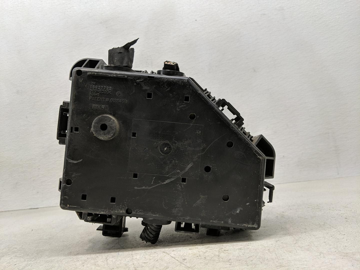 2011 Chevrolet Traverse Fusebox Fuse Box Panel Relay Module P/N:20913279 Fits OEM Used Auto Parts - Oemusedautoparts1.com