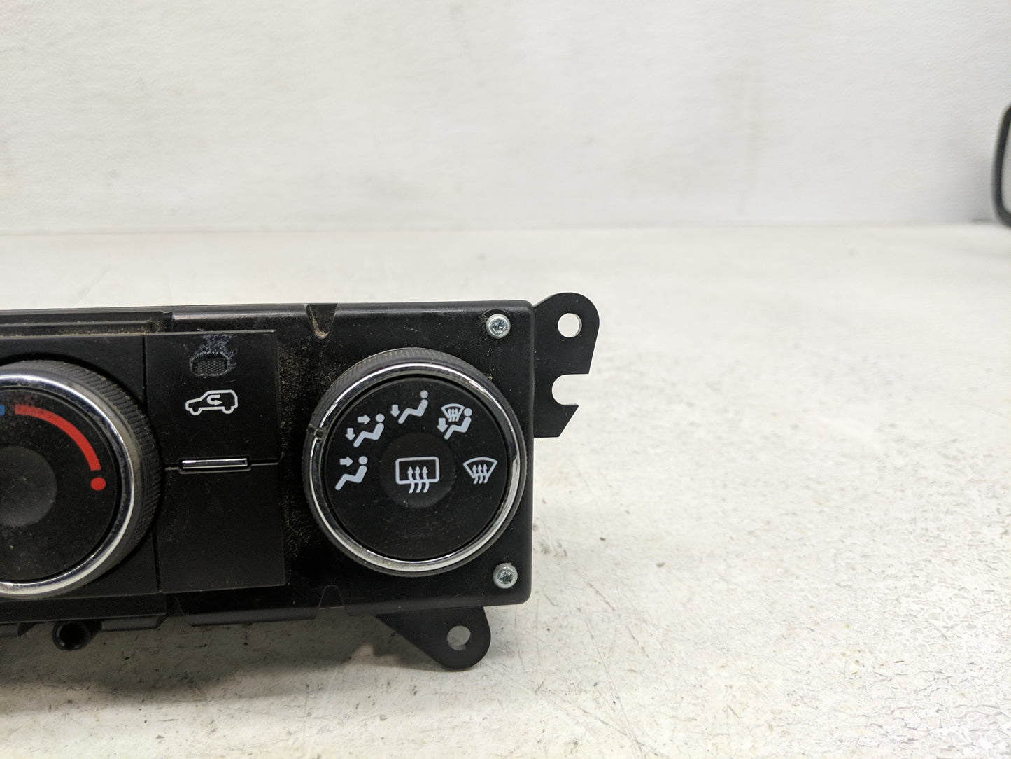 2011 Chevrolet Traverse Climate Control Module Temperature AC/Heater Replacement P/N:20917130 Fits OEM Used Auto Parts - Oem