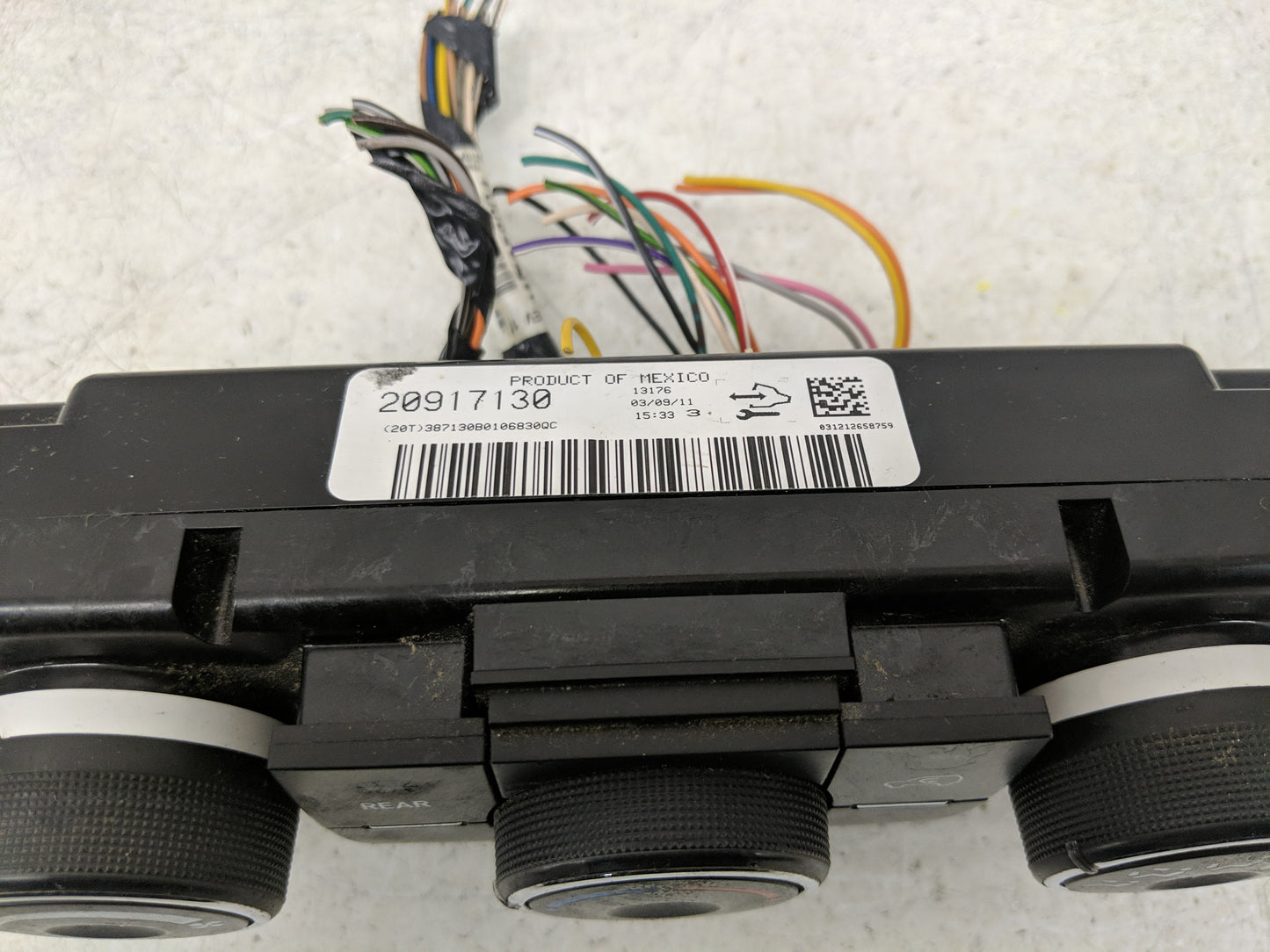 2011 Chevrolet Traverse Climate Control Module Temperature AC/Heater Replacement P/N:20917130 Fits OEM Used Auto Parts - Oem