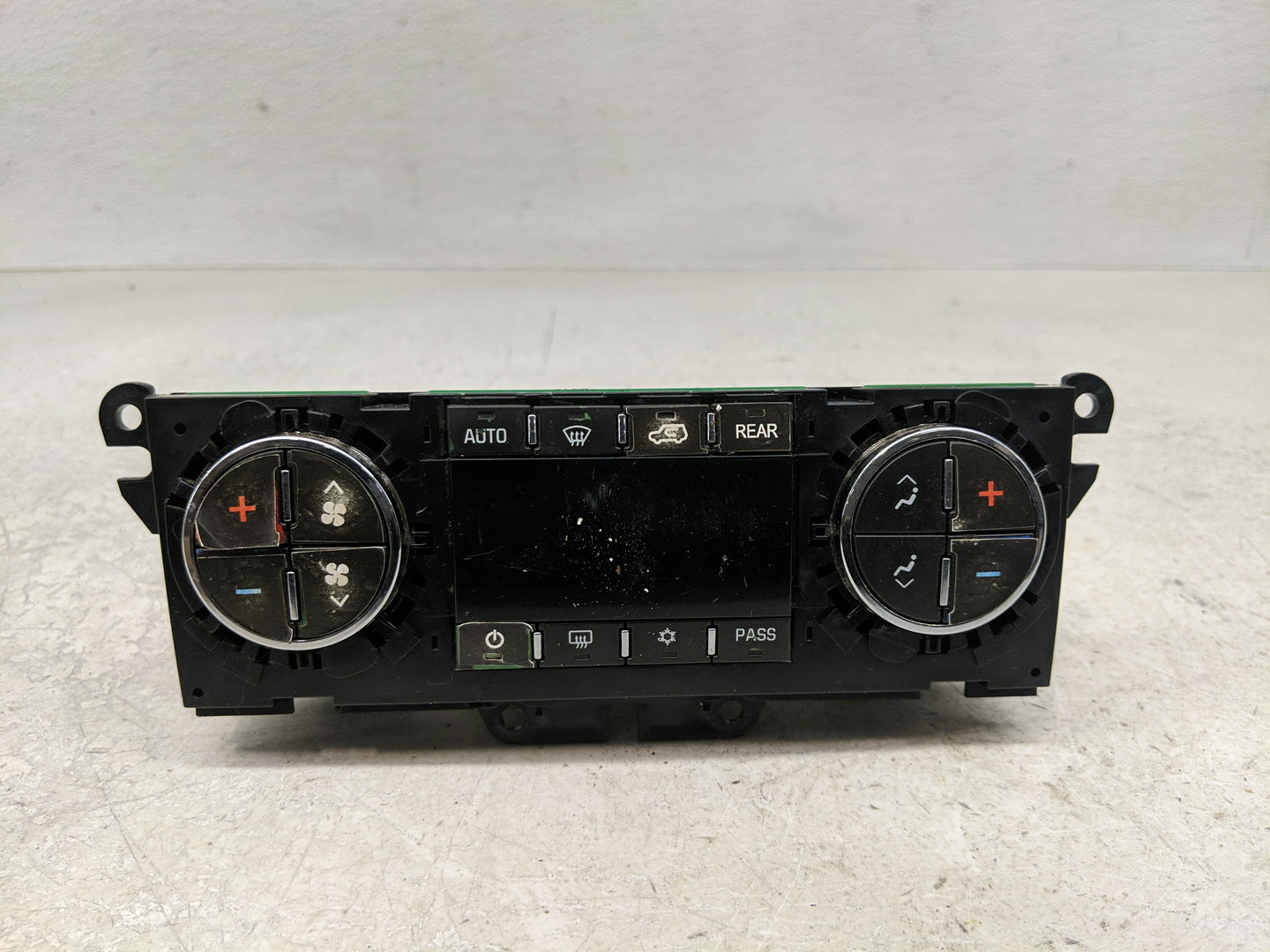 2011 Chevrolet Traverse Climate Control Module Temperature AC/Heater Replacement P/N:25932038 Fits OEM Used Auto Parts - Oem