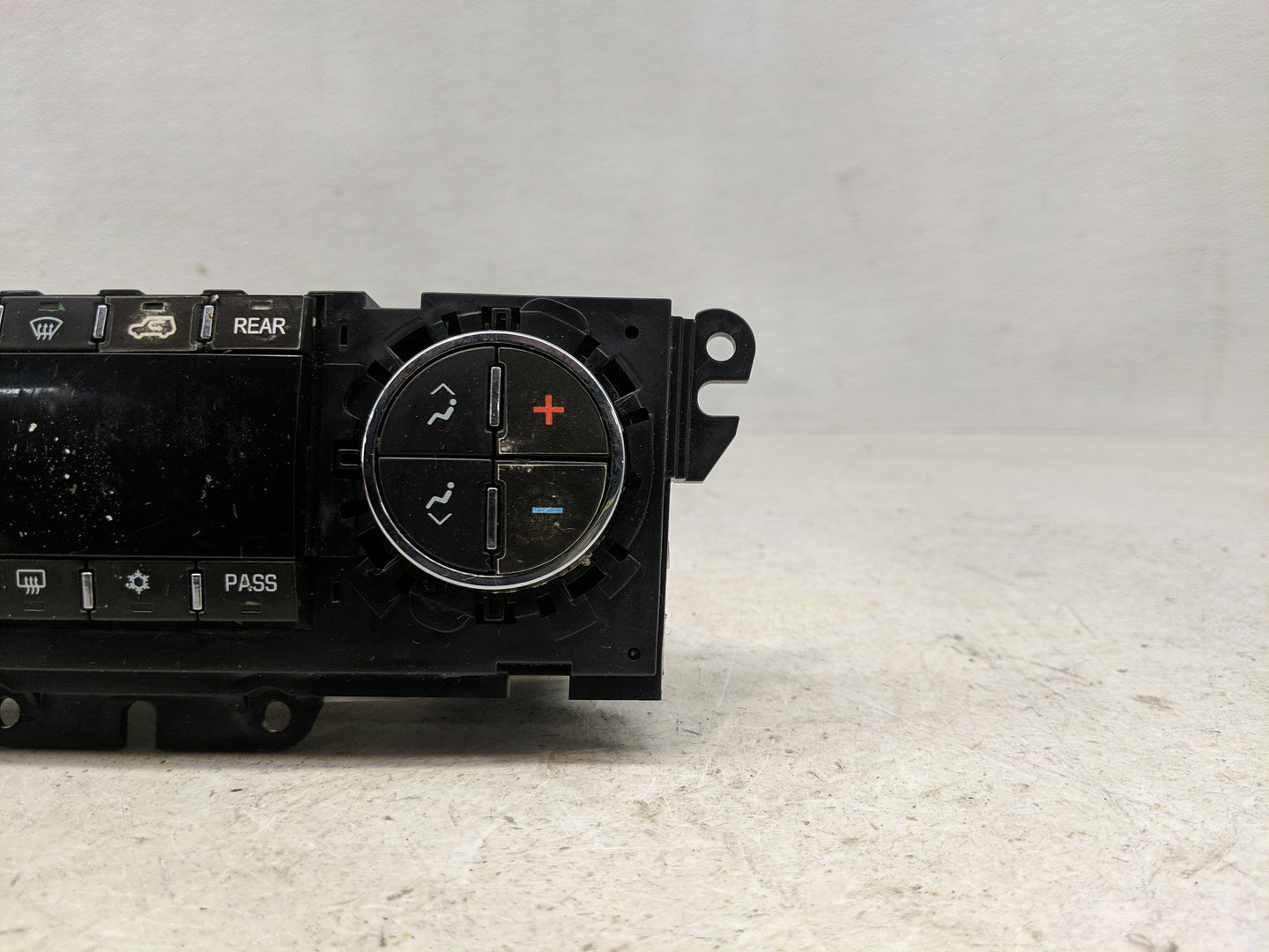 2011 Chevrolet Traverse Climate Control Module Temperature AC/Heater Replacement P/N:25932038 Fits OEM Used Auto Parts - Oem