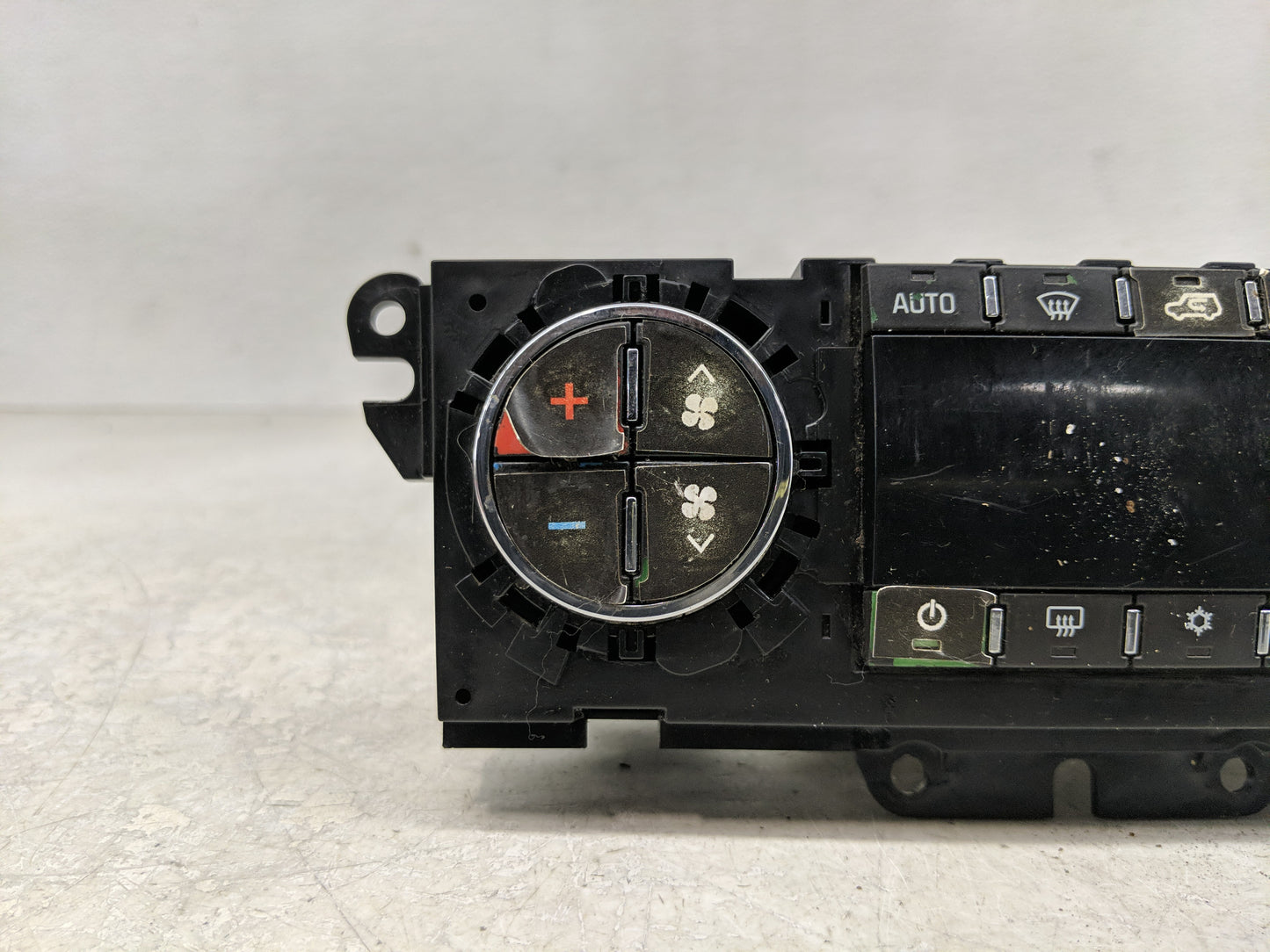 2011 Chevrolet Traverse Climate Control Module Temperature AC/Heater Replacement P/N:25932038 Fits OEM Used Auto Parts - Oem