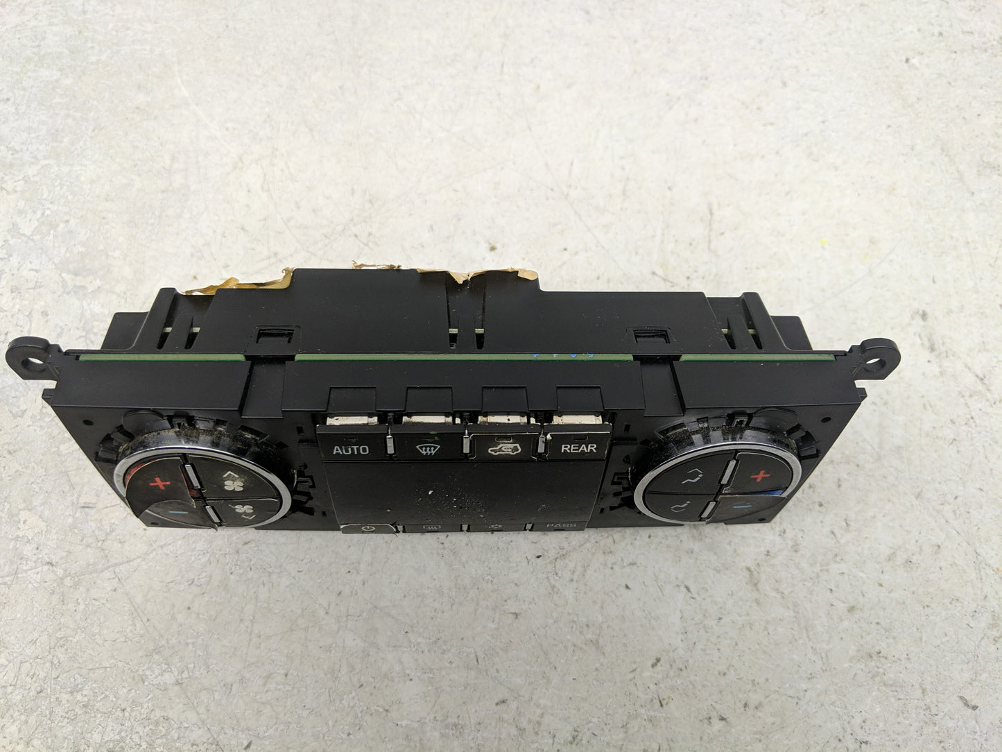 2011 Chevrolet Traverse Climate Control Module Temperature AC/Heater Replacement P/N:25932038 Fits OEM Used Auto Parts - Oem