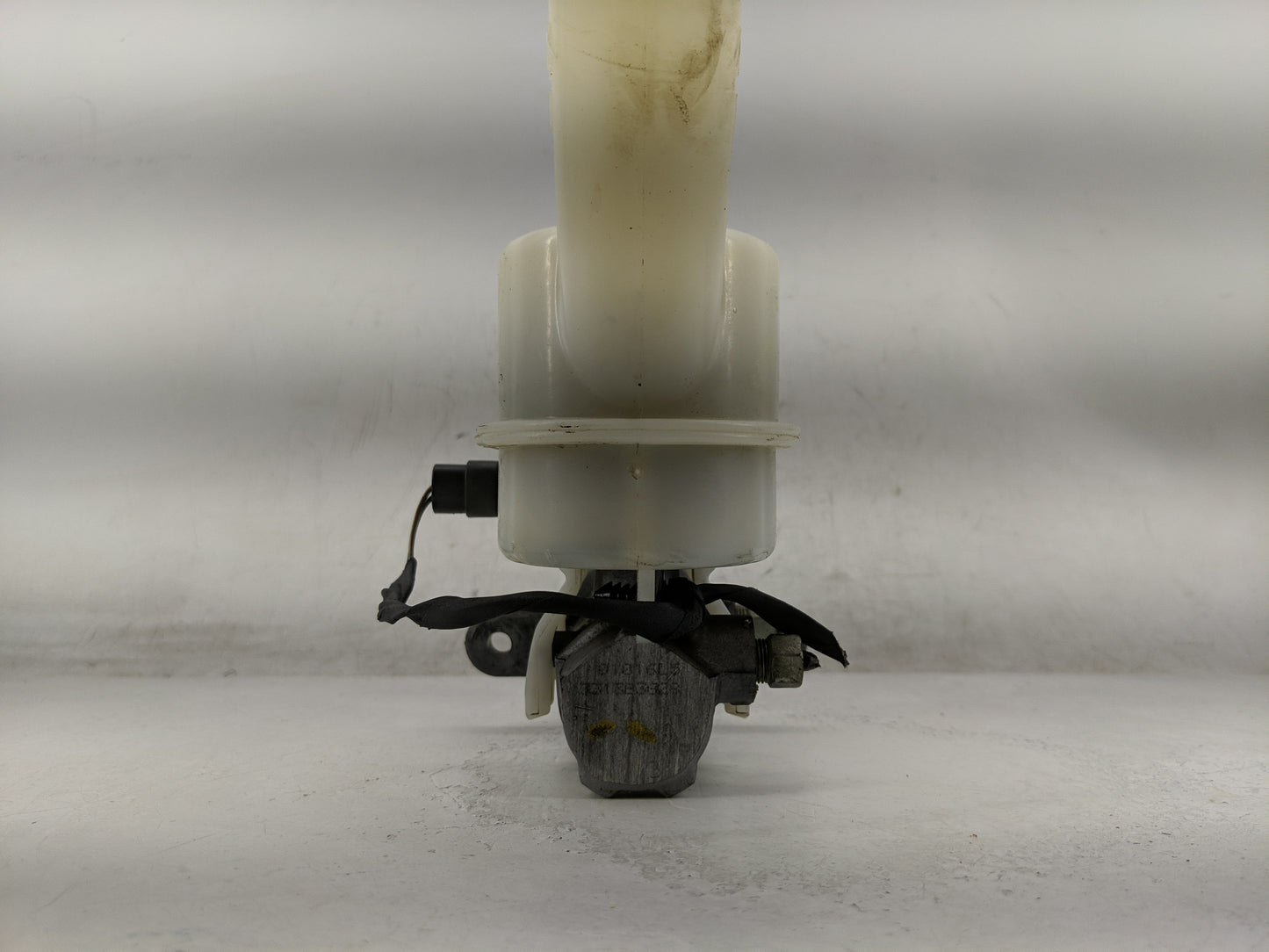 Chevrolet Traverse Brake Master Cylinder - Oemusedautoparts1.com