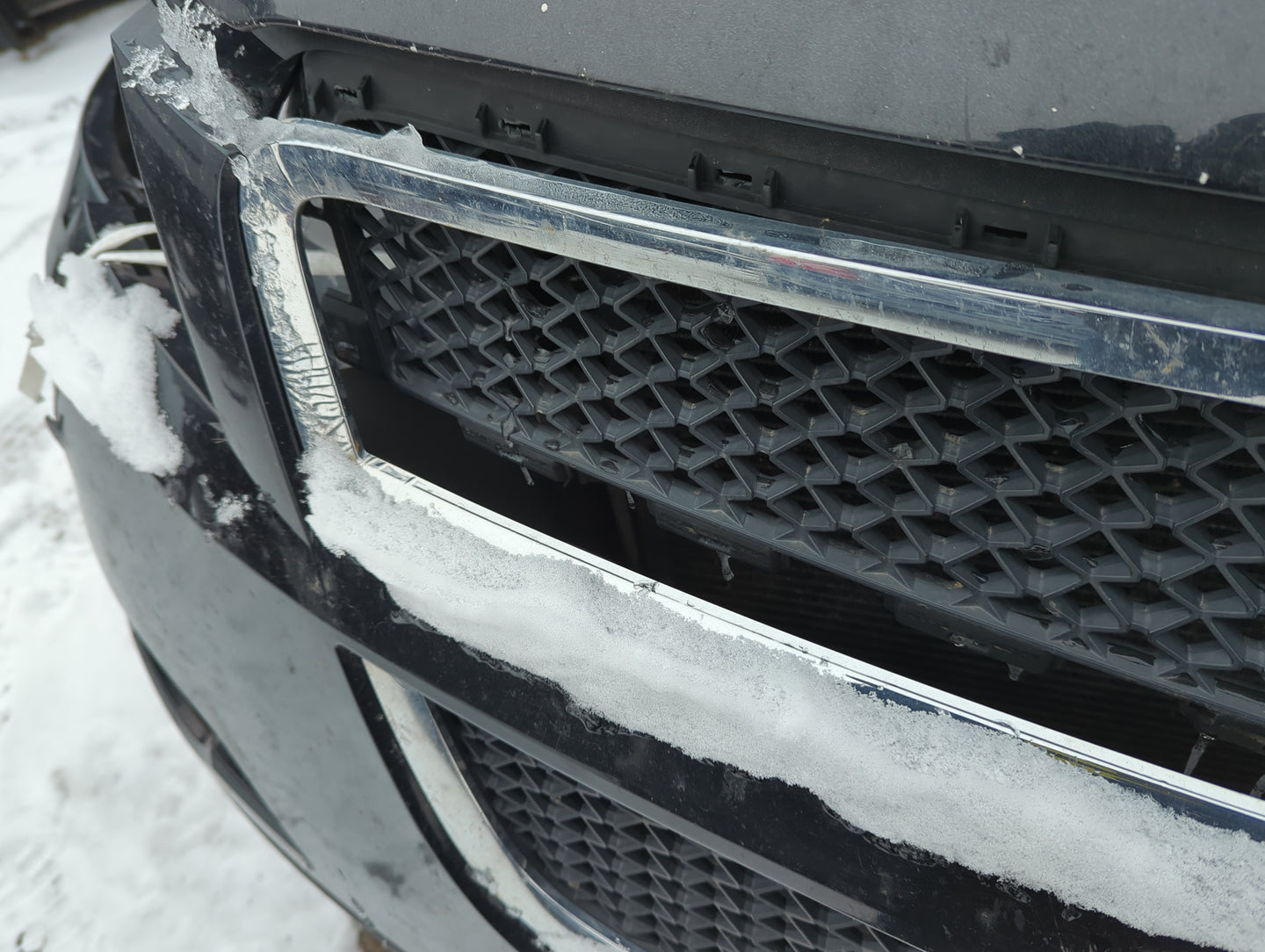 2011 Chevrolet Traverse Front Grille Bumper Not Included - Oemusedautoparts1.com
