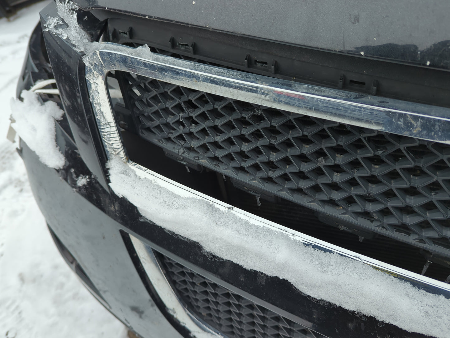2011 Chevrolet Traverse Front Grille Bumper Not Included - Oemusedautoparts1.com