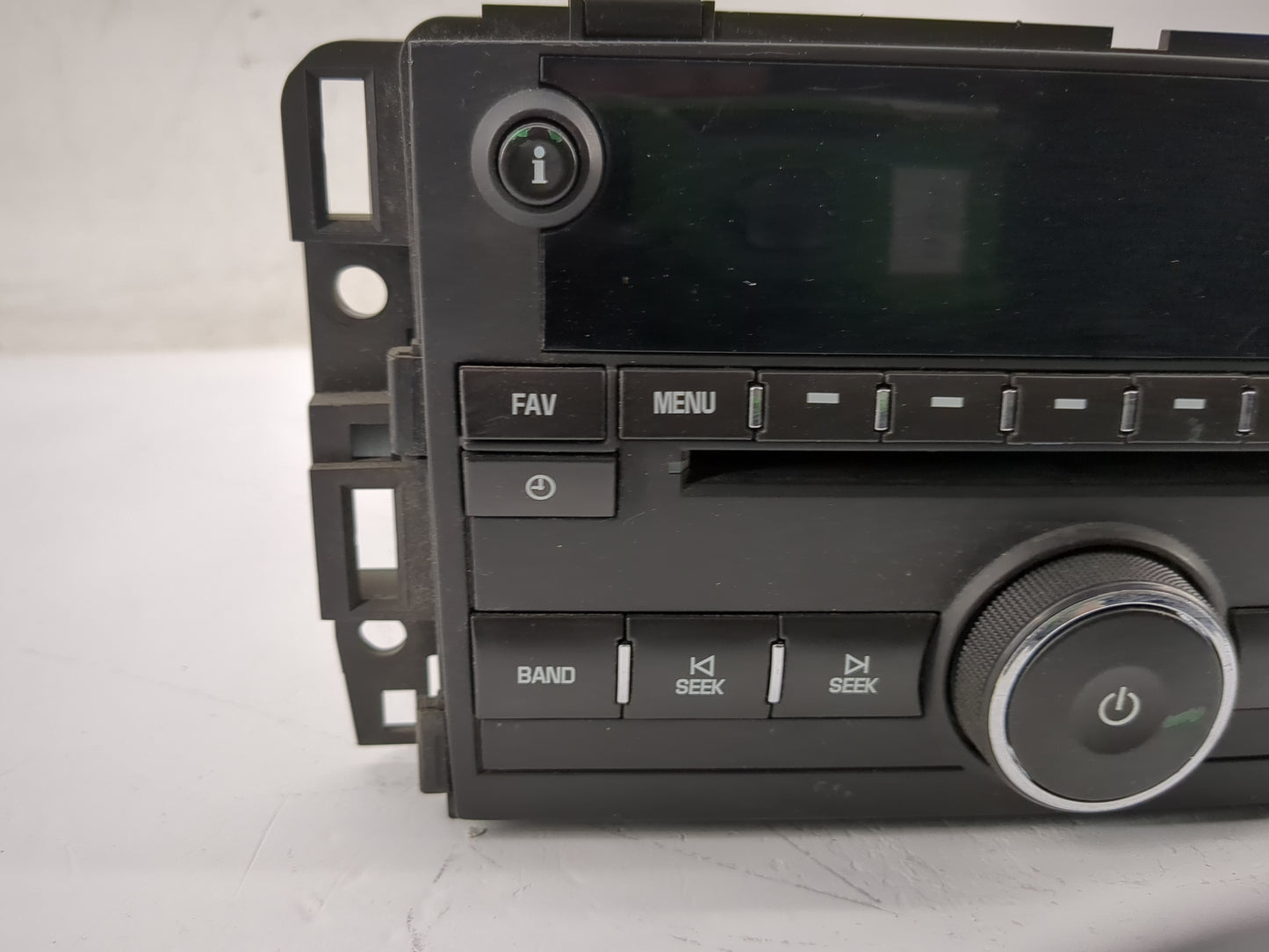 2011 Chevrolet Traverse Radio AM FM Cd Player Receiver Replacement P/N:20935116 Fits OEM Used Auto Parts - Oemusedautoparts1