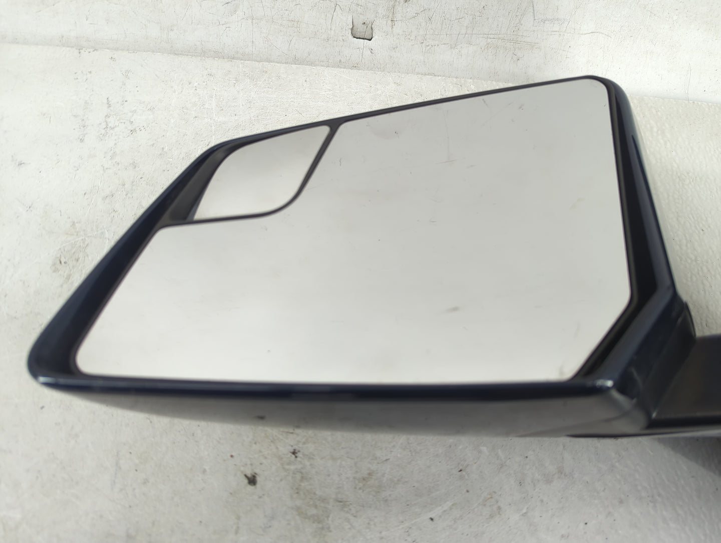 2011 Chevrolet Traverse Driver Side View Mirror - Left Door Mirror OEM Used - Oemusedautoparts1.com