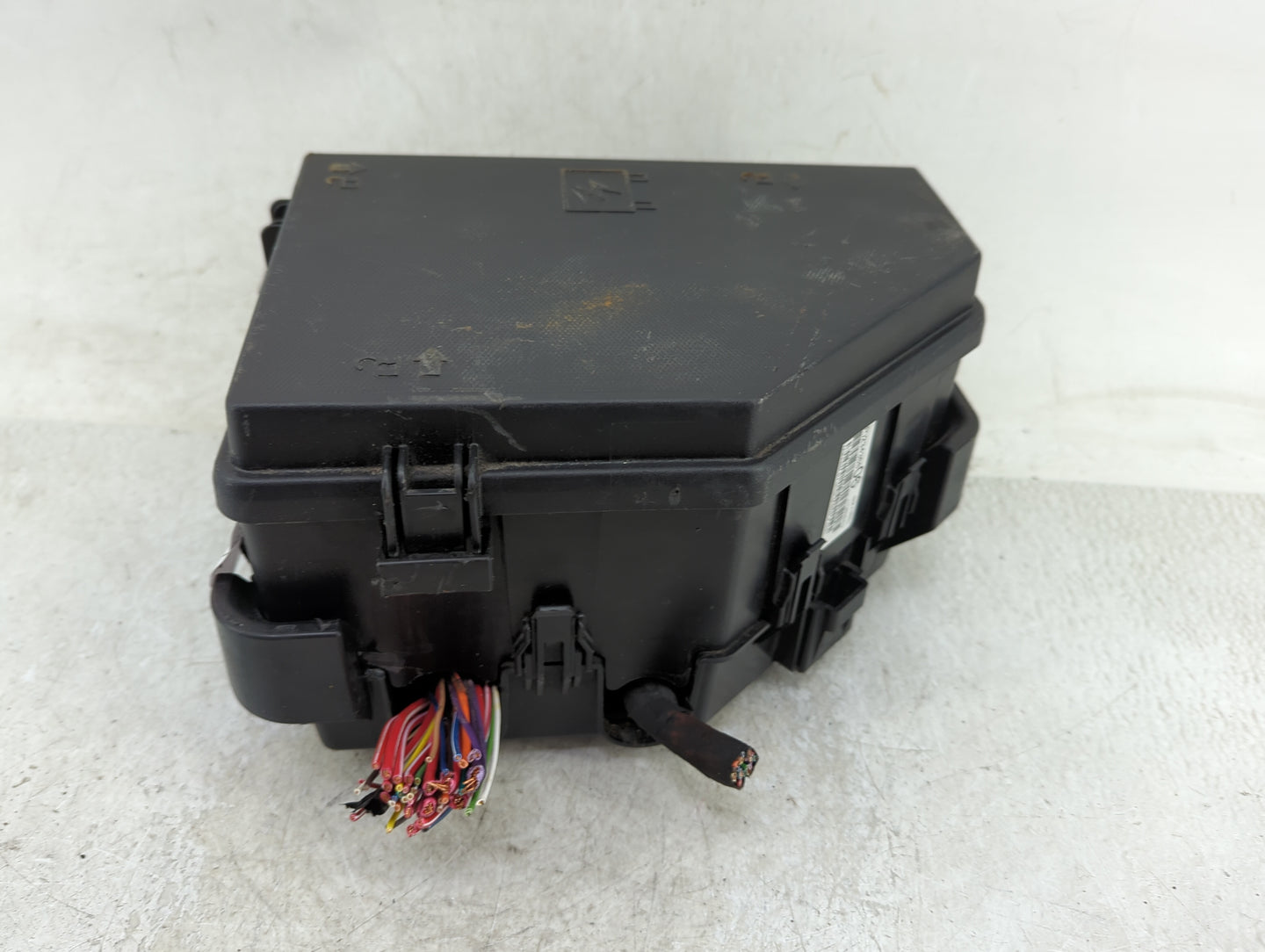 2010-2011 Chevrolet Traverse Fusebox Fuse Box Panel Relay Module P/N:15927722 Fits Fits 2010 2011 OEM Used Auto Parts - Oemu