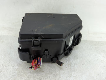 2010-2011 Chevrolet Traverse Fusebox Fuse Box Panel Relay Module P/N:15927722 Fits Fits 2010 2011 OEM Used Auto Parts - Oemu
