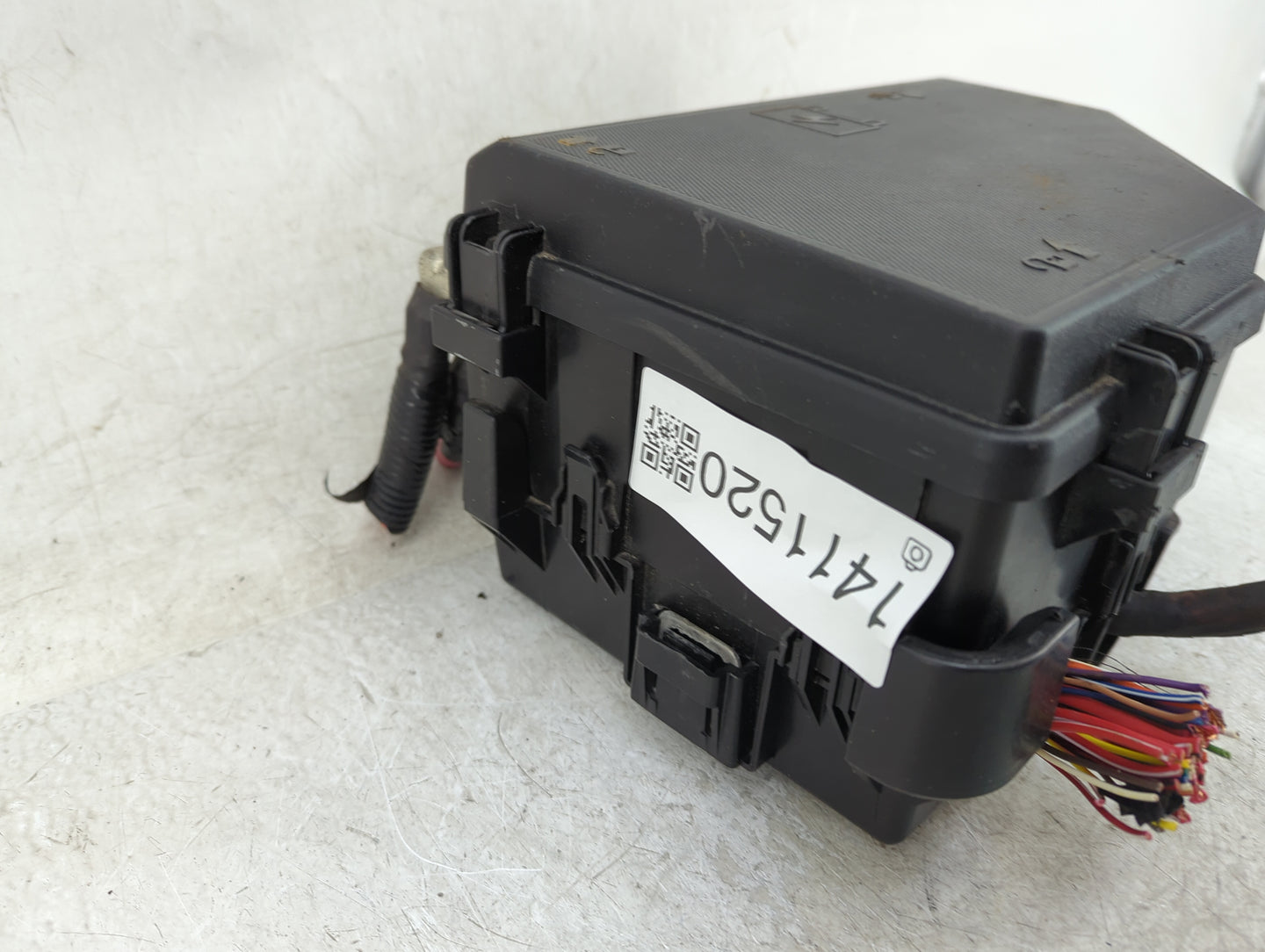 2010-2011 Chevrolet Traverse Fusebox Fuse Box Panel Relay Module P/N:15927722 Fits Fits 2010 2011 OEM Used Auto Parts - Oemu