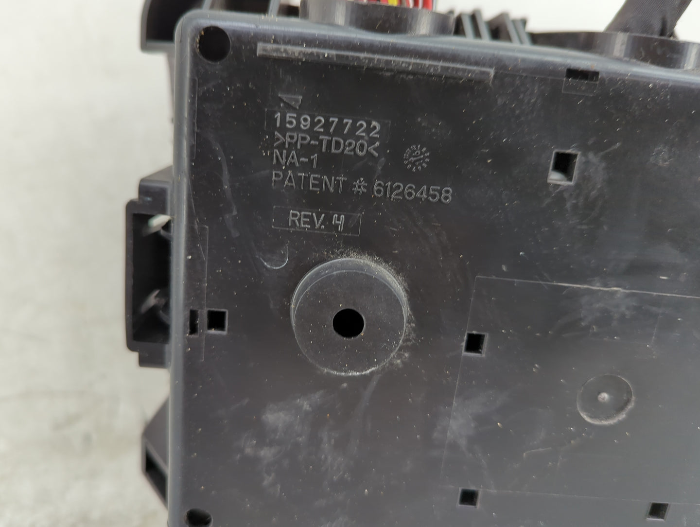 2010-2011 Chevrolet Traverse Fusebox Fuse Box Panel Relay Module P/N:15927722 Fits Fits 2010 2011 OEM Used Auto Parts - Oemu