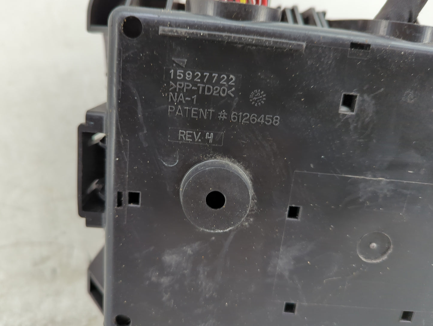 2010-2011 Chevrolet Traverse Fusebox Fuse Box Panel Relay Module P/N:15927722 Fits Fits 2010 2011 OEM Used Auto Parts - Oemu