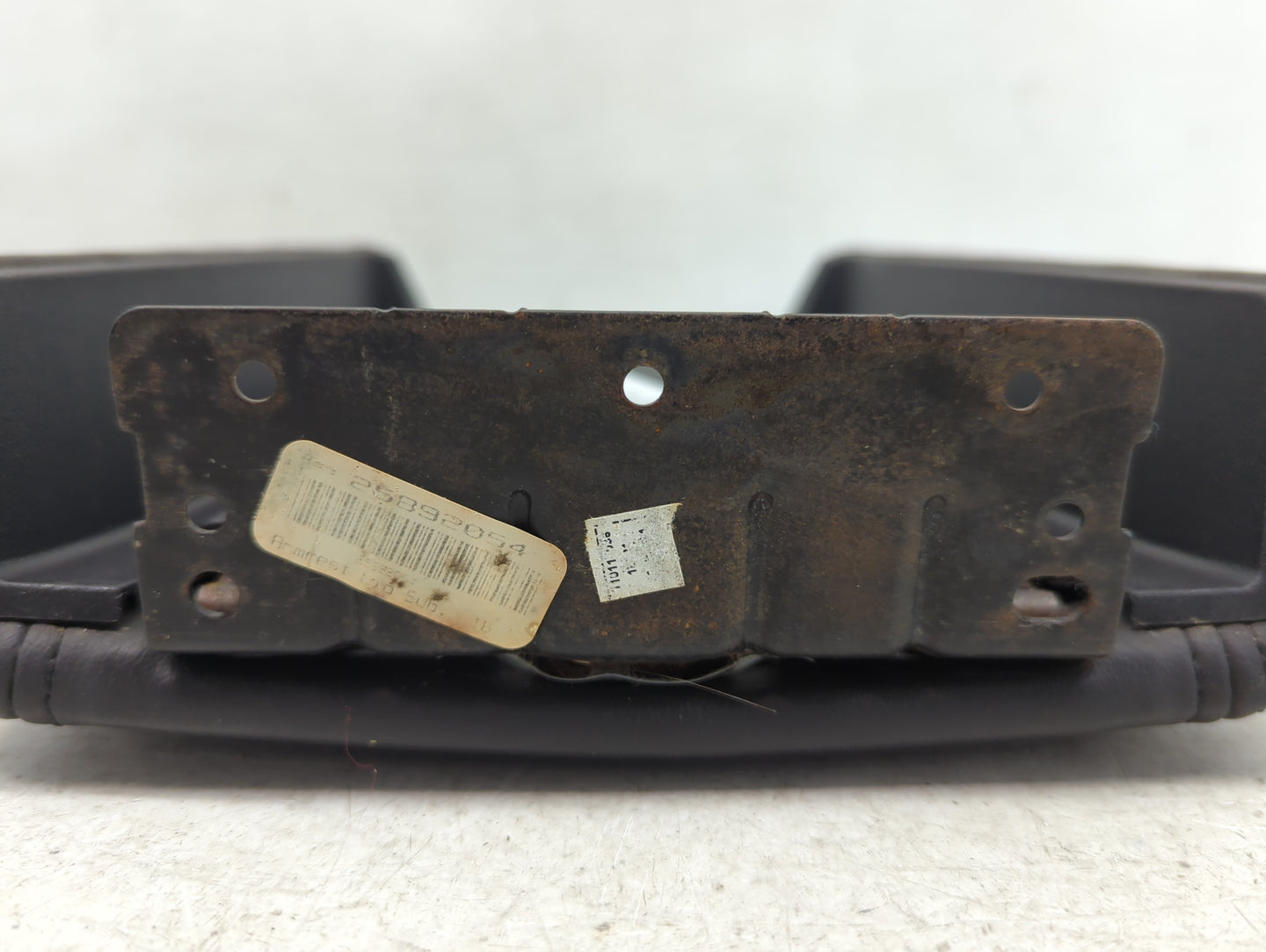 2011 Chevrolet Traverse Center Console Armrest Cover Lid P/N:25892054 Fits OEM Used Auto Parts - Oemusedautoparts1.com