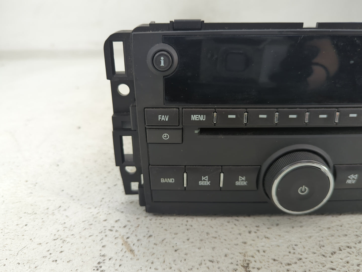 2011 Chevrolet Traverse Radio AM FM Cd Player Receiver Replacement P/N:20935116 Fits OEM Used Auto Parts - Oemusedautoparts1