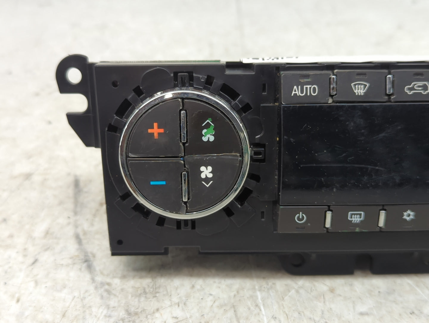 2011 Chevrolet Traverse Climate Control Module Temperature AC/Heater Replacement P/N:25932038 Fits OEM Used Auto Parts - Oem