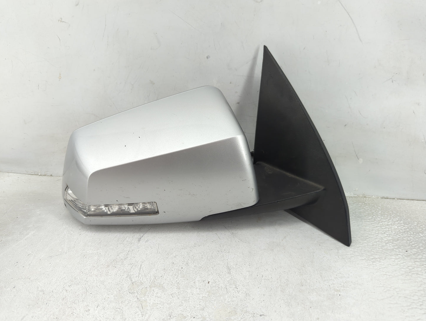 2011 Chevrolet Traverse Passenger Side View Mirror - Right Door Mirror OEM Used - Oemusedautoparts1.com