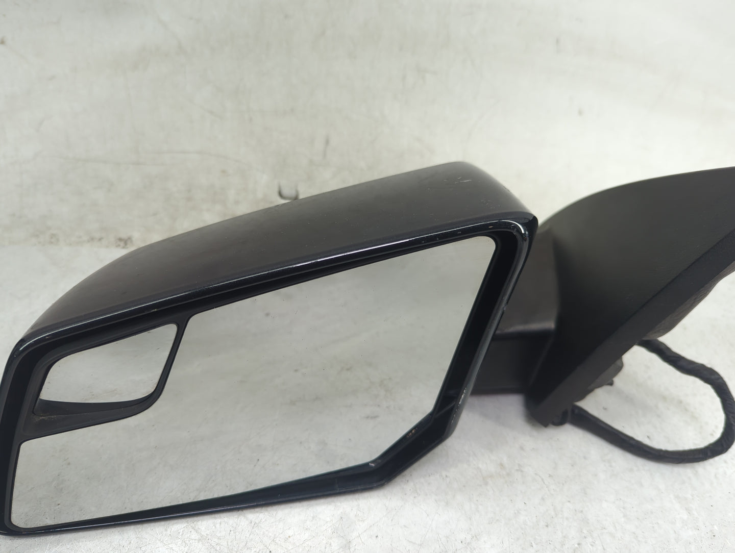 2011 Chevrolet Traverse Driver Side View Mirror - Left Door Mirror OEM Used - Oemusedautoparts1.com