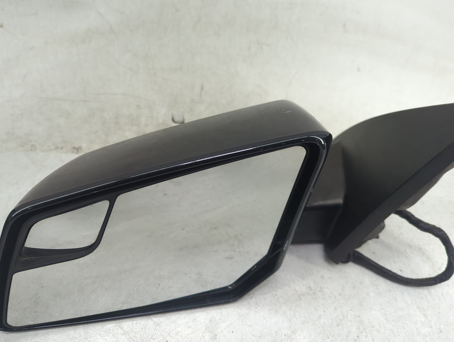 2011 Chevrolet Traverse Driver Side View Mirror - Left Door Mirror OEM Used - Oemusedautoparts1.com