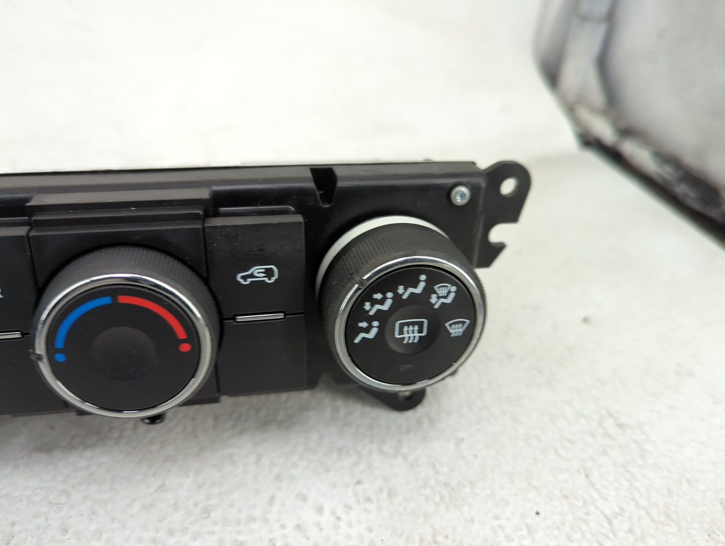 2011 Chevrolet Traverse Climate Control Module Temperature AC/Heater Replacement P/N:20917130 Fits OEM Used Auto Parts - Oem