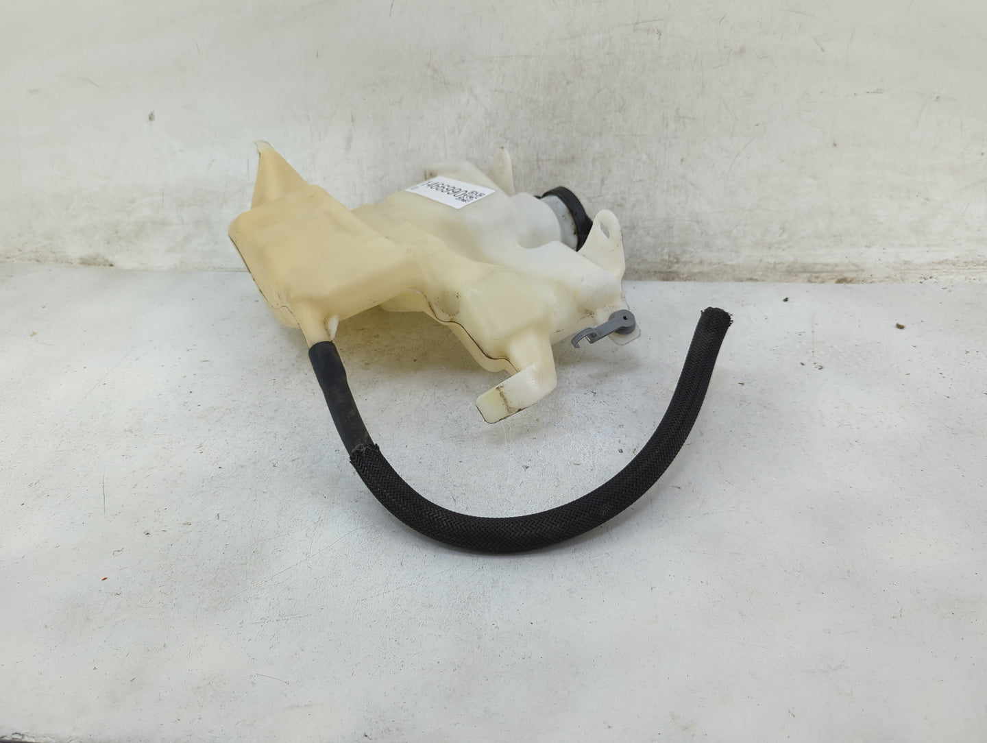 Chevrolet Traverse Radiator Coolant Overflow Expansion Tank Bottle 1466990 - Oemusedautoparts1.com