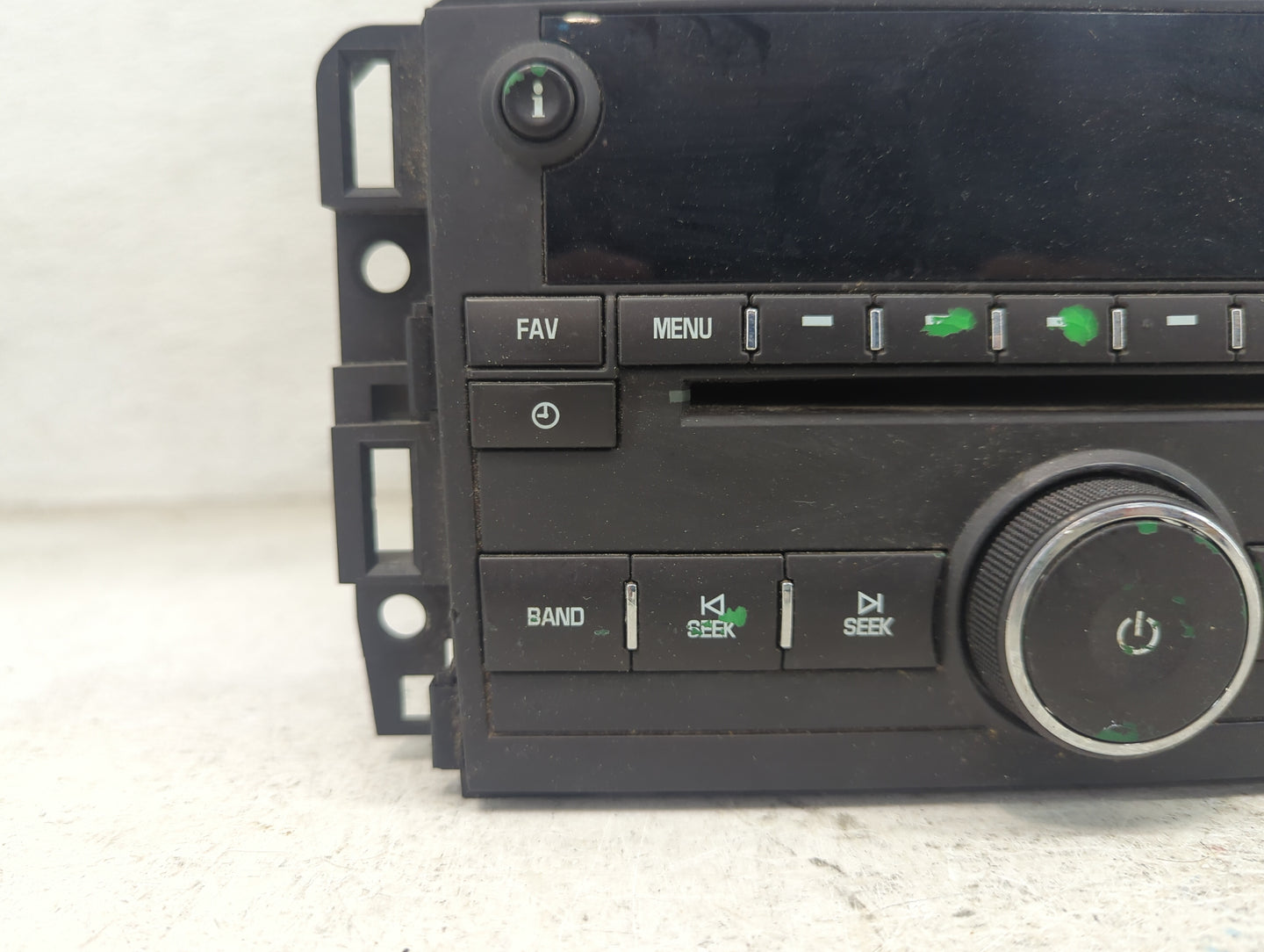2010-2011 Chevrolet Traverse Radio AM FM Cd Player Receiver Replacement P/N:20935119 28256339 Fits Fits 2010 2011 OEM Used A