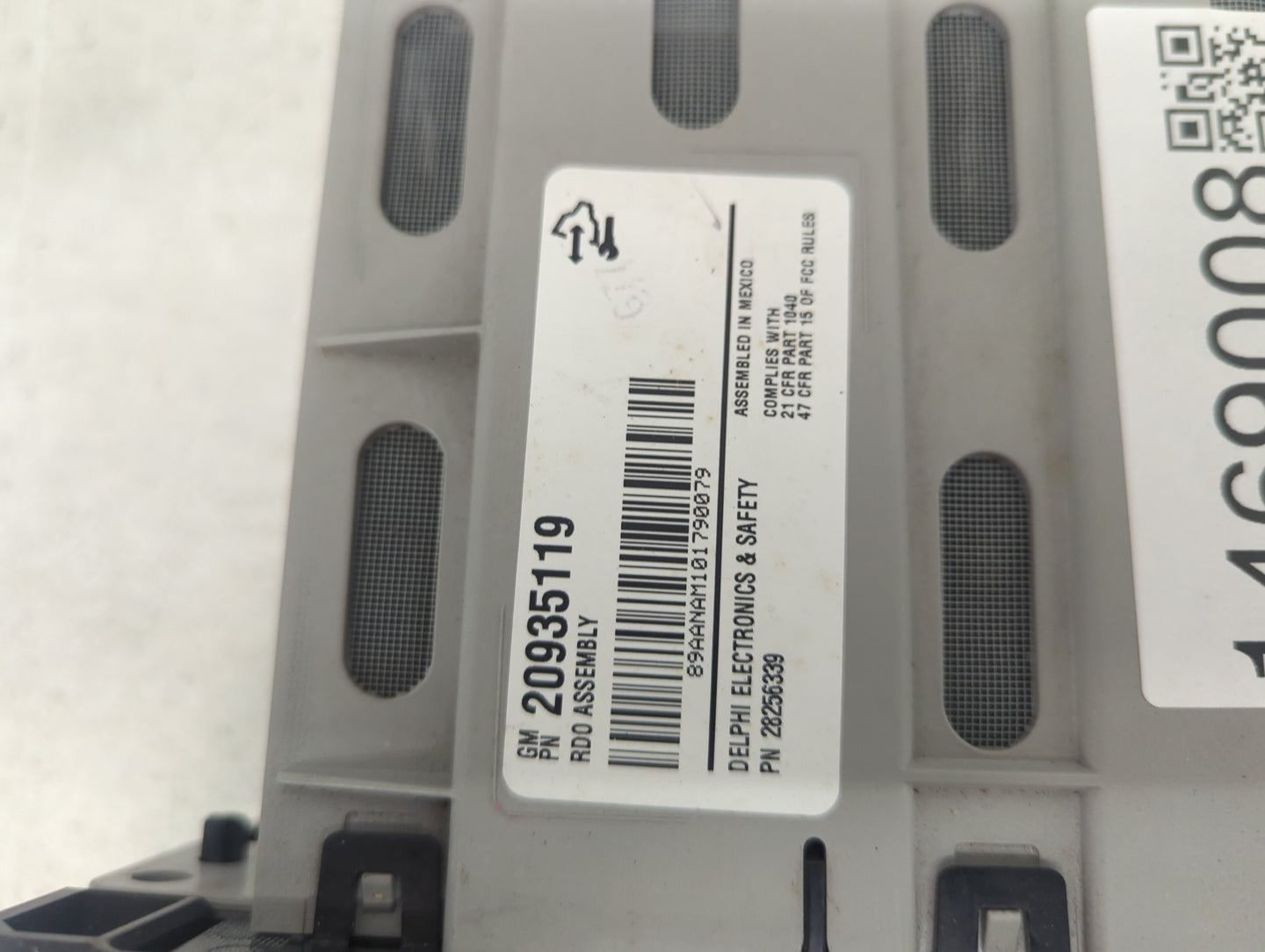 2010-2011 Chevrolet Traverse Radio AM FM Cd Player Receiver Replacement P/N:20935119 28256339 Fits Fits 2010 2011 OEM Used A