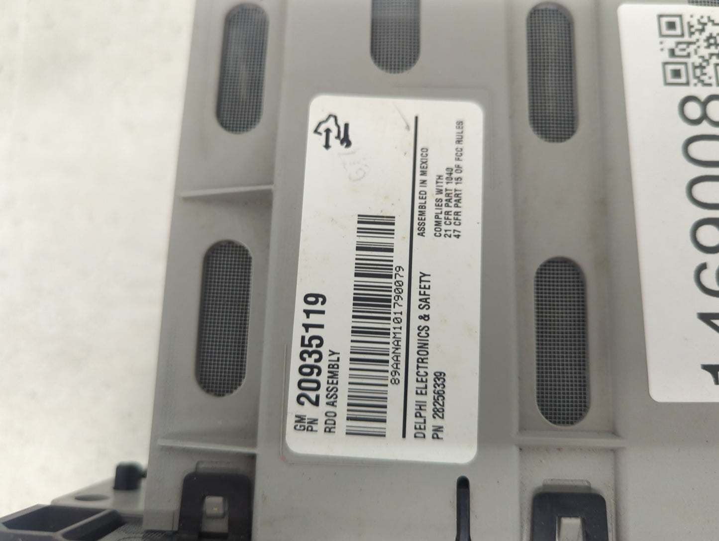 2010-2011 Chevrolet Traverse Radio AM FM Cd Player Receiver Replacement P/N:20935119 28256339 Fits Fits 2010 2011 OEM Used A