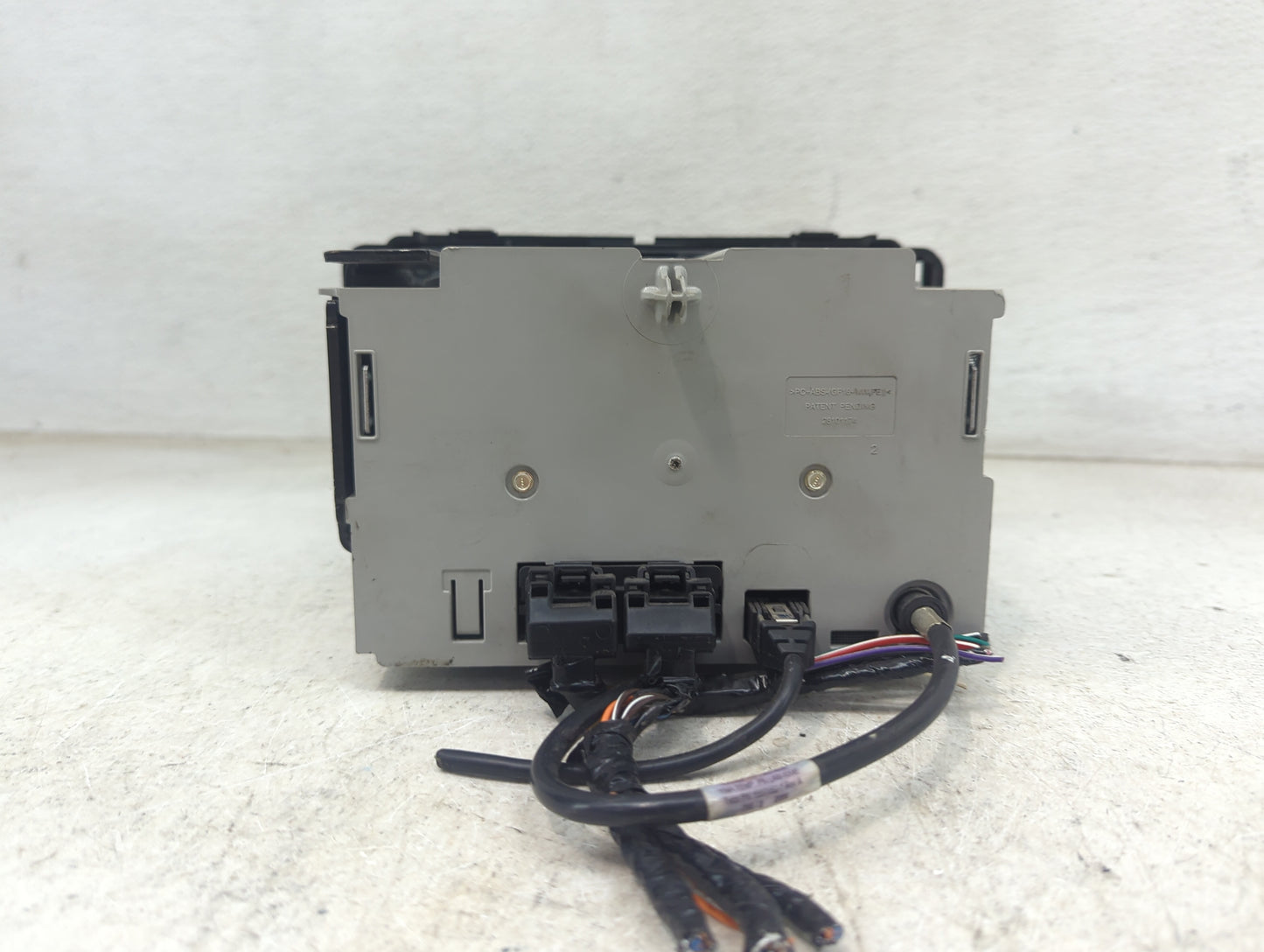 2010-2011 Chevrolet Traverse Radio AM FM Cd Player Receiver Replacement P/N:20935119 28256339 Fits Fits 2010 2011 OEM Used A