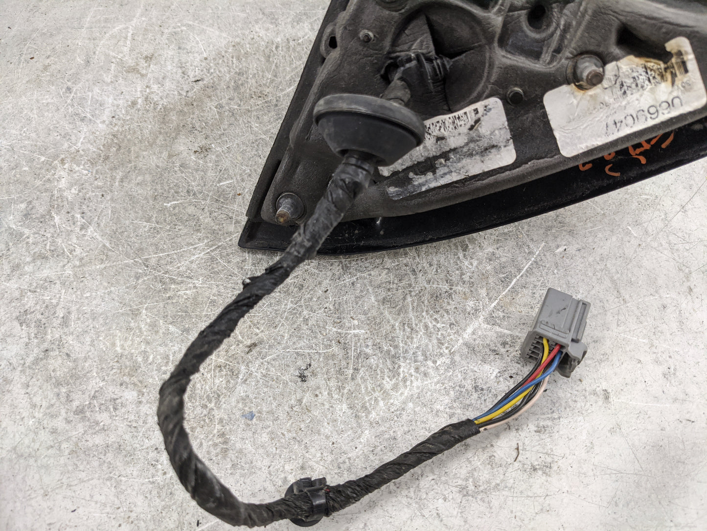2011 Chevrolet Traverse Driver Side View Mirror - Left Door Mirror OEM Used - Oemusedautoparts1.com