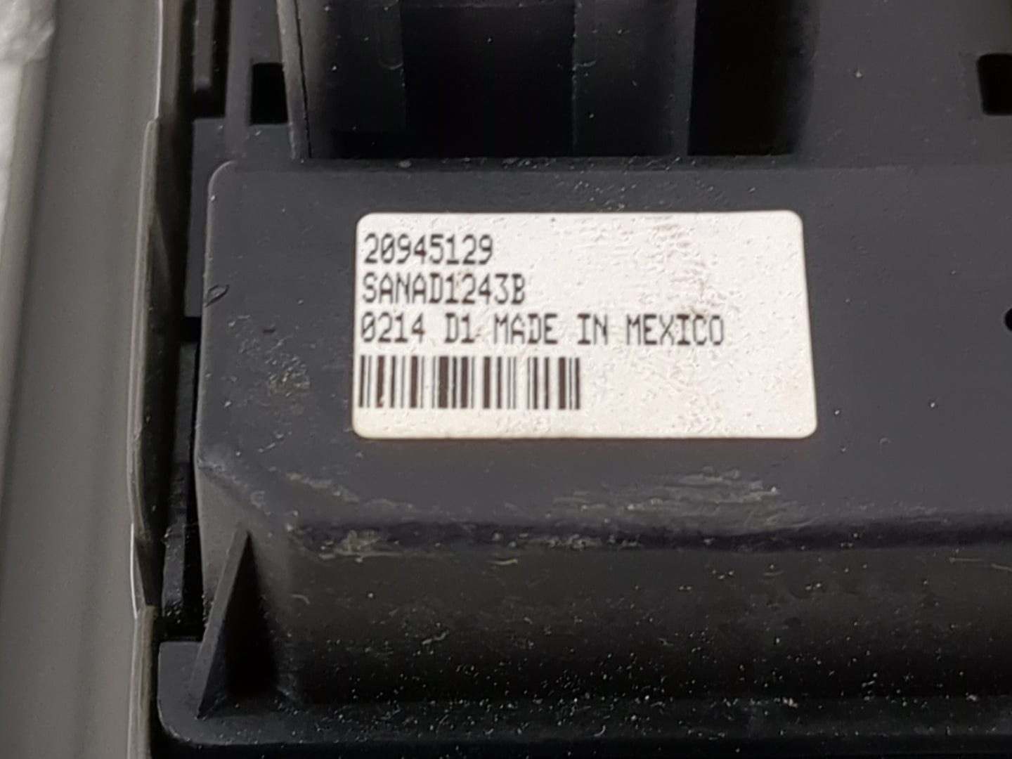 2009-2017 Chevrolet Traverse Master Power Window Switch Replacement Driver Side Left P/N:20945129 SANAD1243B Fits OEM Used A