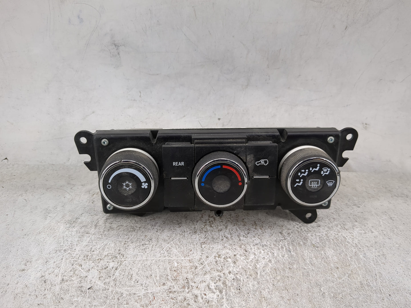2011 Chevrolet Traverse Climate Control Module Temperature AC/Heater Replacement P/N:20917130 13176 Fits OEM Used Auto Parts