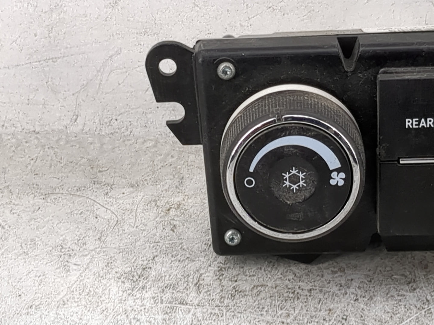2011 Chevrolet Traverse Climate Control Module Temperature AC/Heater Replacement P/N:20917130 13176 Fits OEM Used Auto Parts