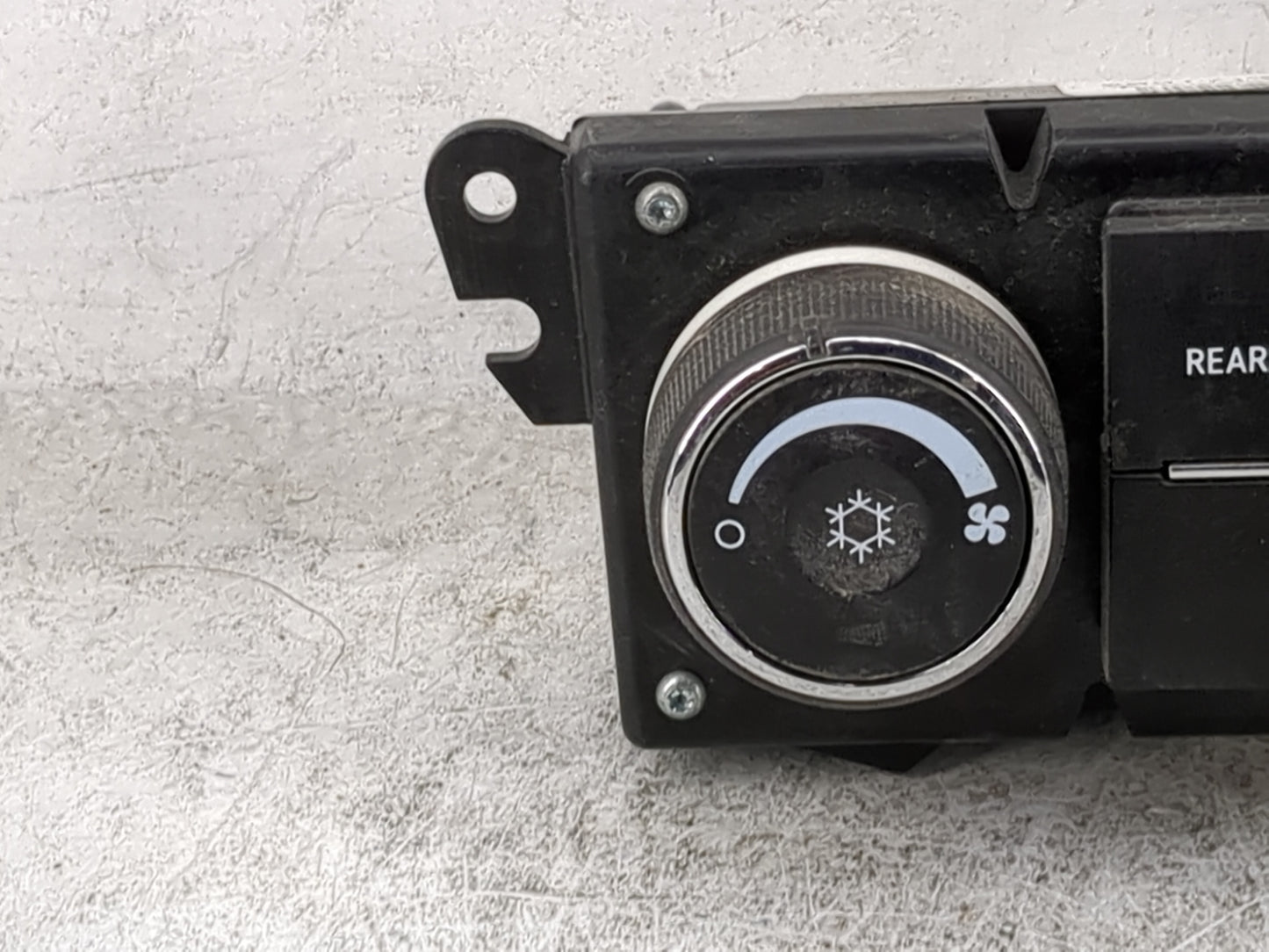 2011 Chevrolet Traverse Climate Control Module Temperature AC/Heater Replacement P/N:20917130 13176 Fits OEM Used Auto Parts