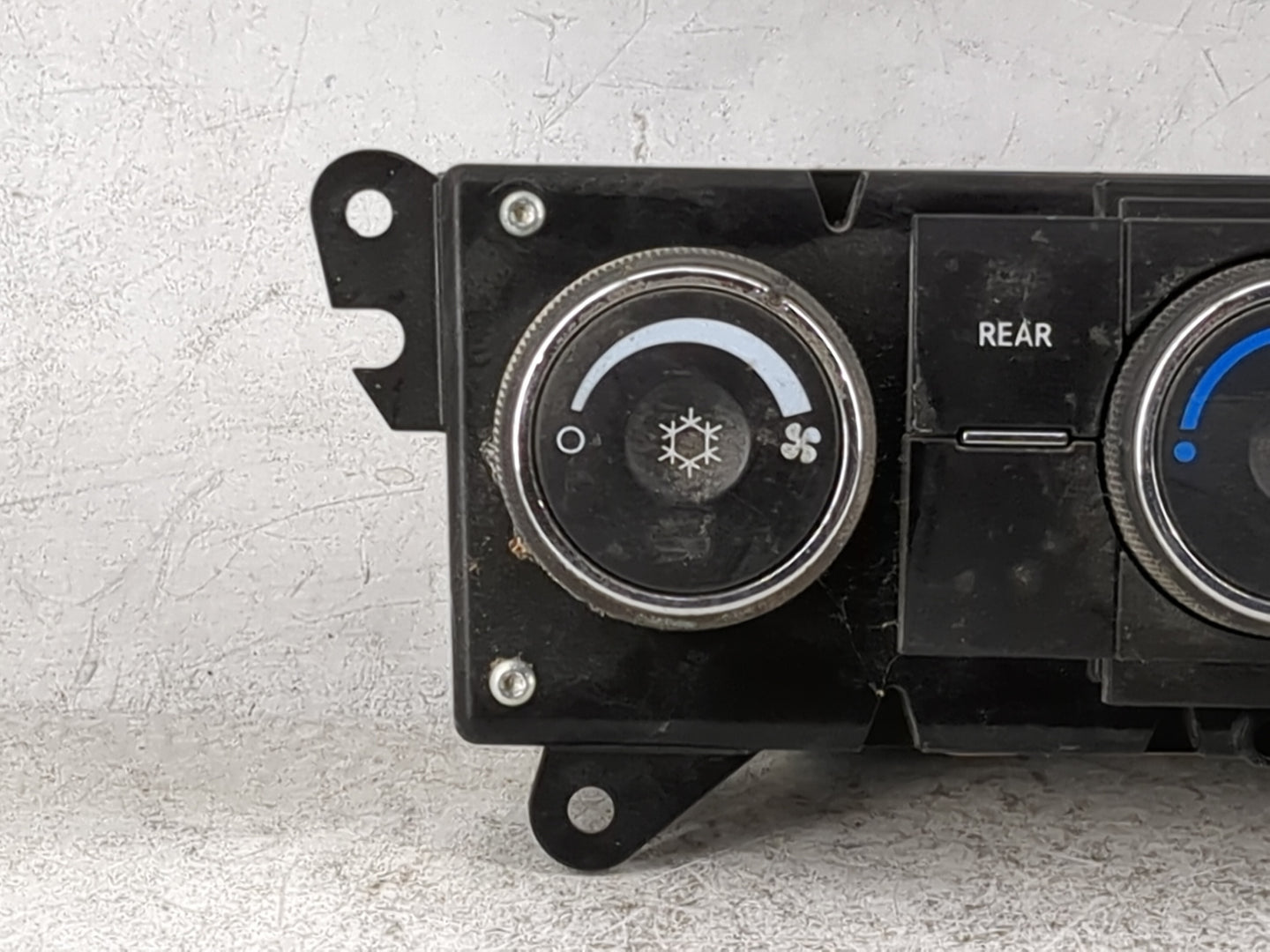 2011 Chevrolet Traverse Climate Control Module Temperature AC/Heater Replacement P/N:20917130 Fits OEM Used Auto Parts - Oem