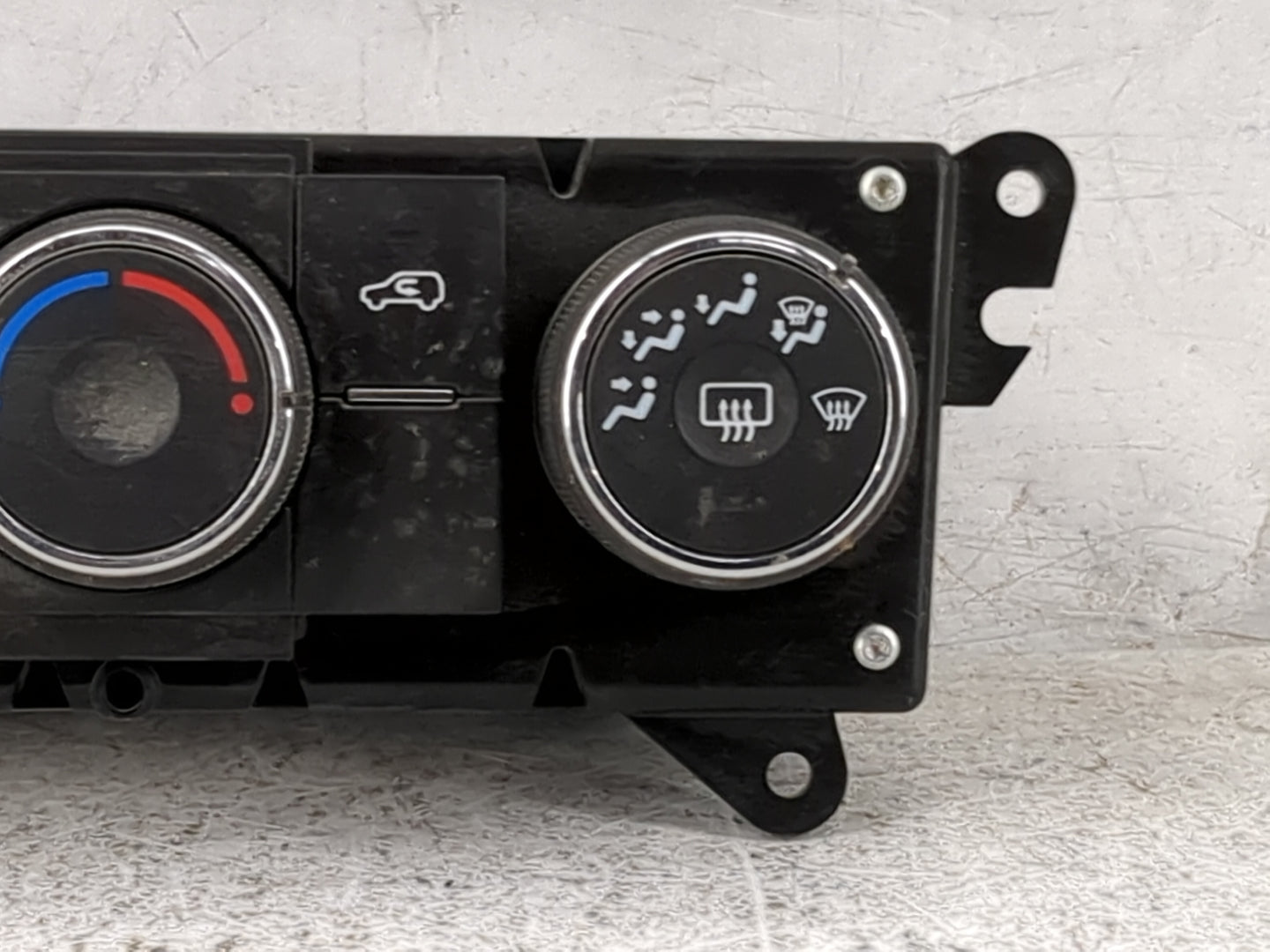 2011 Chevrolet Traverse Climate Control Module Temperature AC/Heater Replacement P/N:20917130 Fits OEM Used Auto Parts - Oem