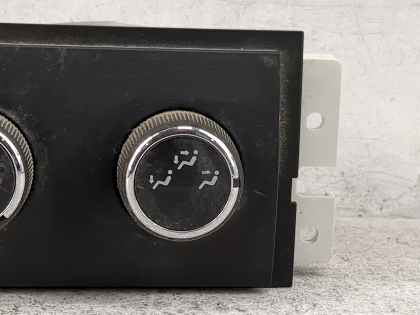 2009-2017 Chevrolet Traverse Climate Control Module Temperature AC/Heater Replacement P/N:15109353 Fits OEM Used Auto Parts 