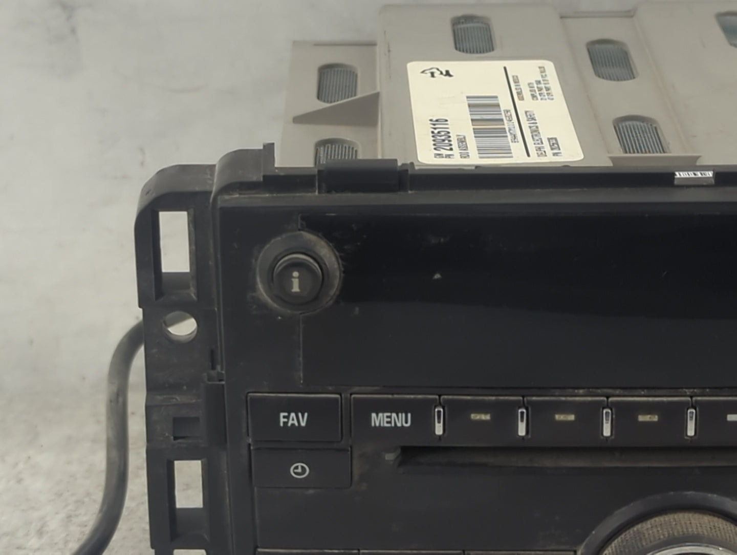 2011 Chevrolet Traverse Radio AM FM Cd Player Receiver Replacement P/N:20935116 28256336 Fits OEM Used Auto Parts - Oemuseda