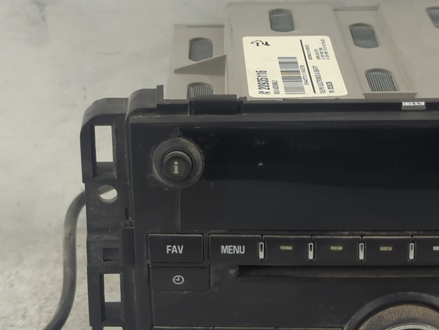 2011 Chevrolet Traverse Radio AM FM Cd Player Receiver Replacement P/N:20935116 28256336 Fits OEM Used Auto Parts - Oemuseda