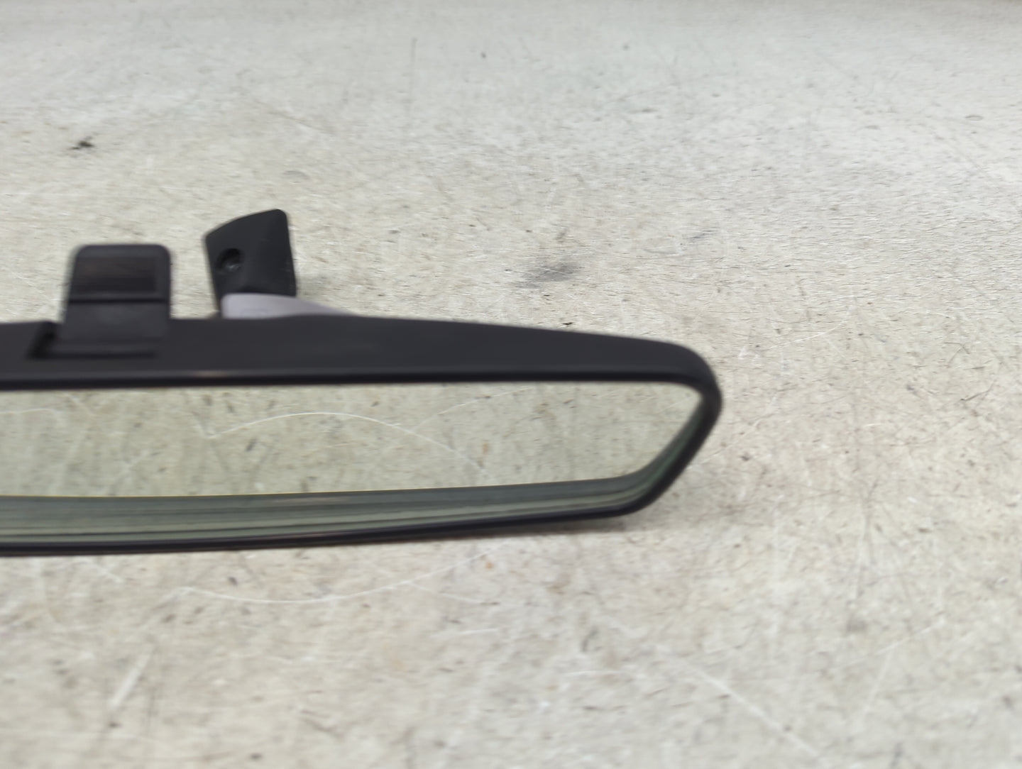 2011 Chevrolet Traverse Interior Rear View Mirror Replacement OEM P/N:E8 011083 E1 02*0001 Fits OEM Used Auto Parts - Oemuse