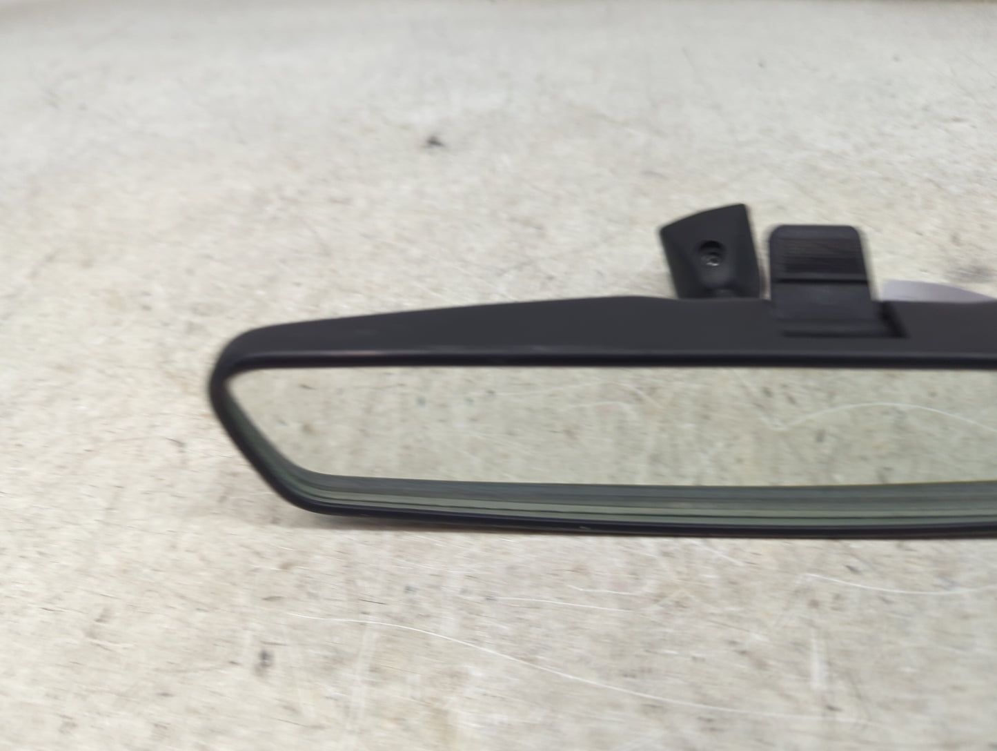 2011 Chevrolet Traverse Interior Rear View Mirror Replacement OEM P/N:E8 011083 E1 02*0001 Fits OEM Used Auto Parts - Oemuse