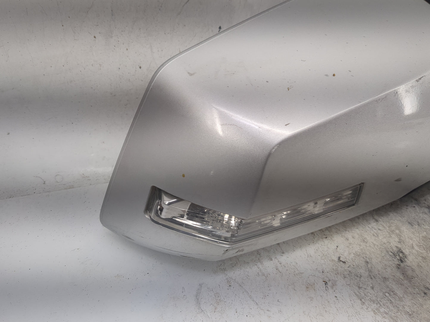 2011 Chevrolet Traverse Passenger Side View Mirror - Right Door Mirror OEM Used - Oemusedautoparts1.com